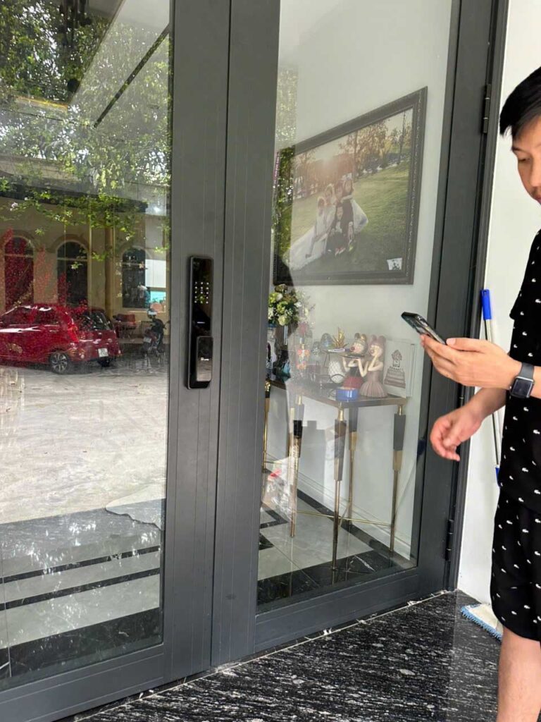 khoá cửa nhôm