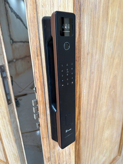 cách đổi mật khẩu cửa nhà chung cư