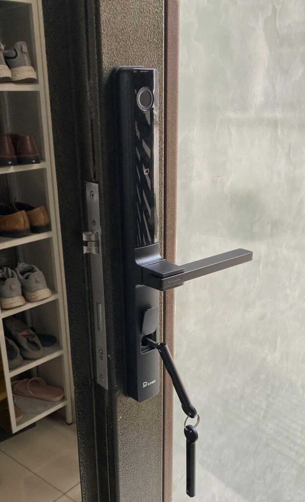 khóa cửa sắt vân tay