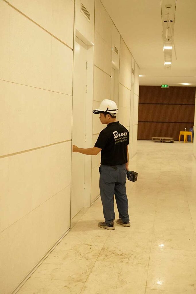 khóa cửa từ khách sạn