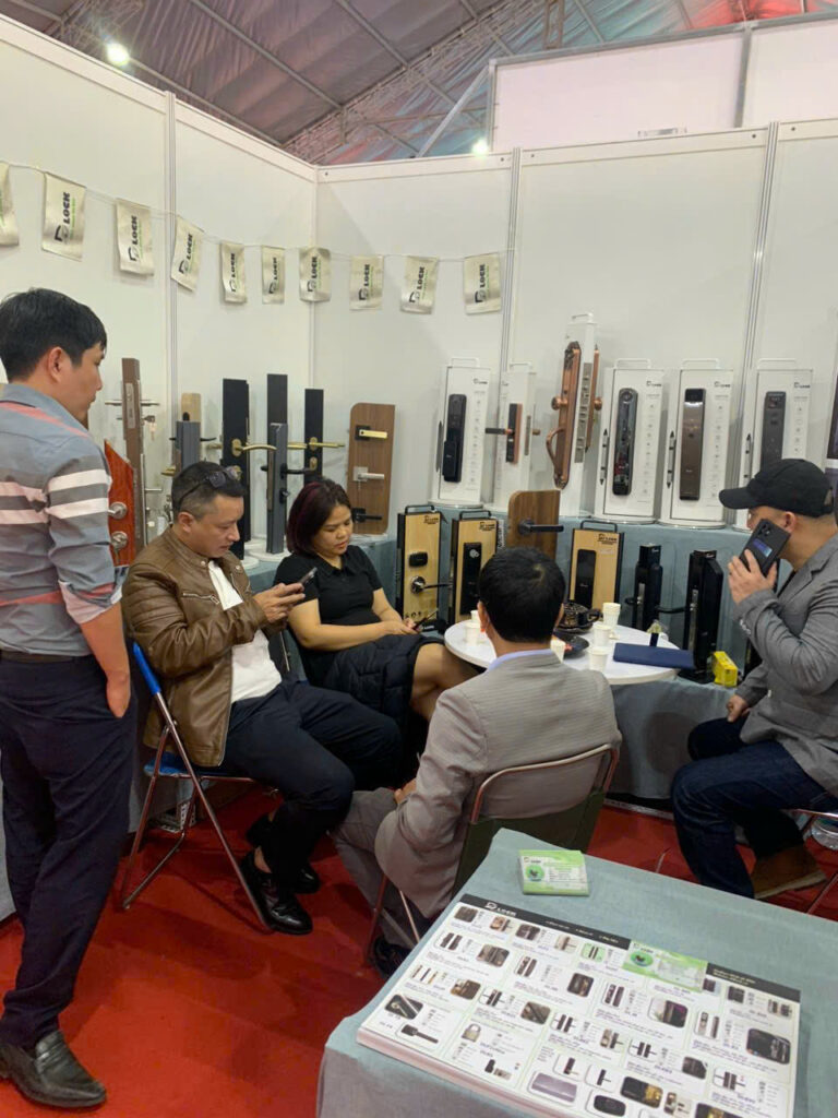 dillock tham dự hội chợ vietbuild