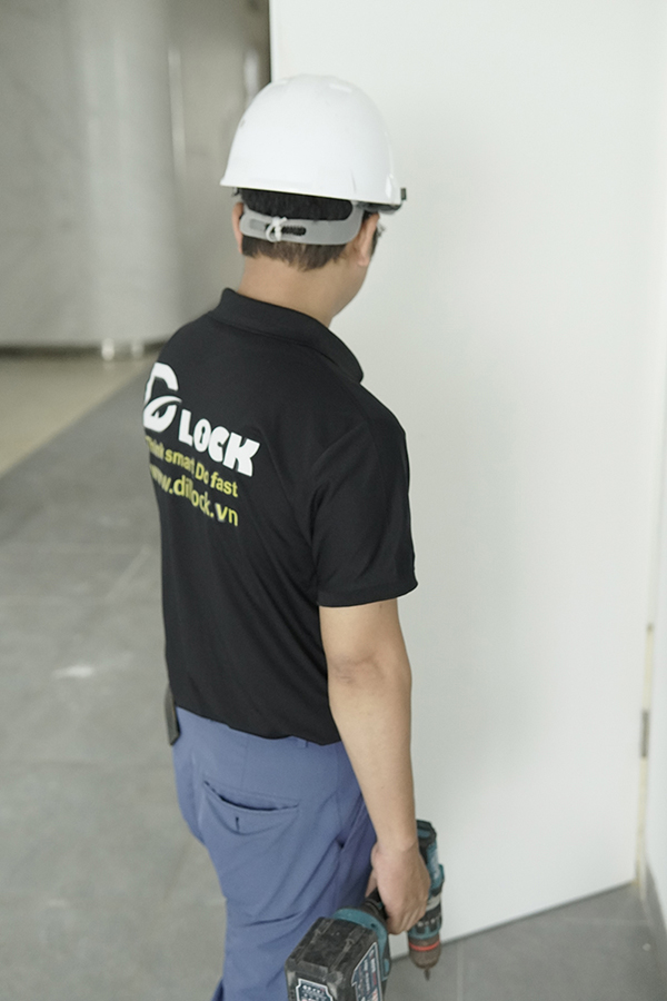 khóa từ cửa sắt