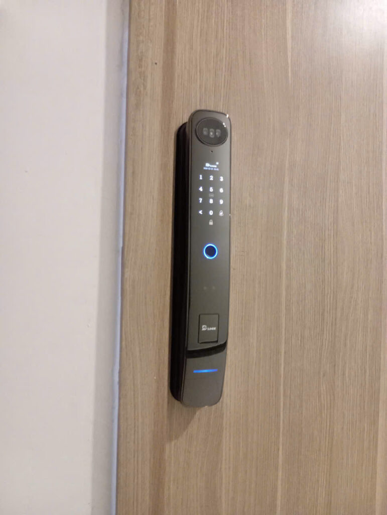Khóa vân tay điện tử thông minh DLR1